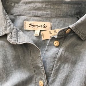 Madewell sleeveless chambray button up